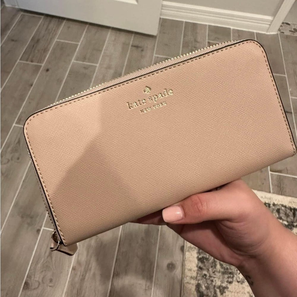 Kate Spade Jet Set Continental Zip Around Wallet